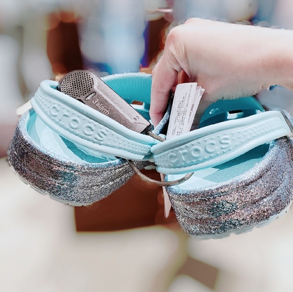 DISNEY ARENDELLE AQUA GLITTER MICKEY CROCS - Picture 6 of 7